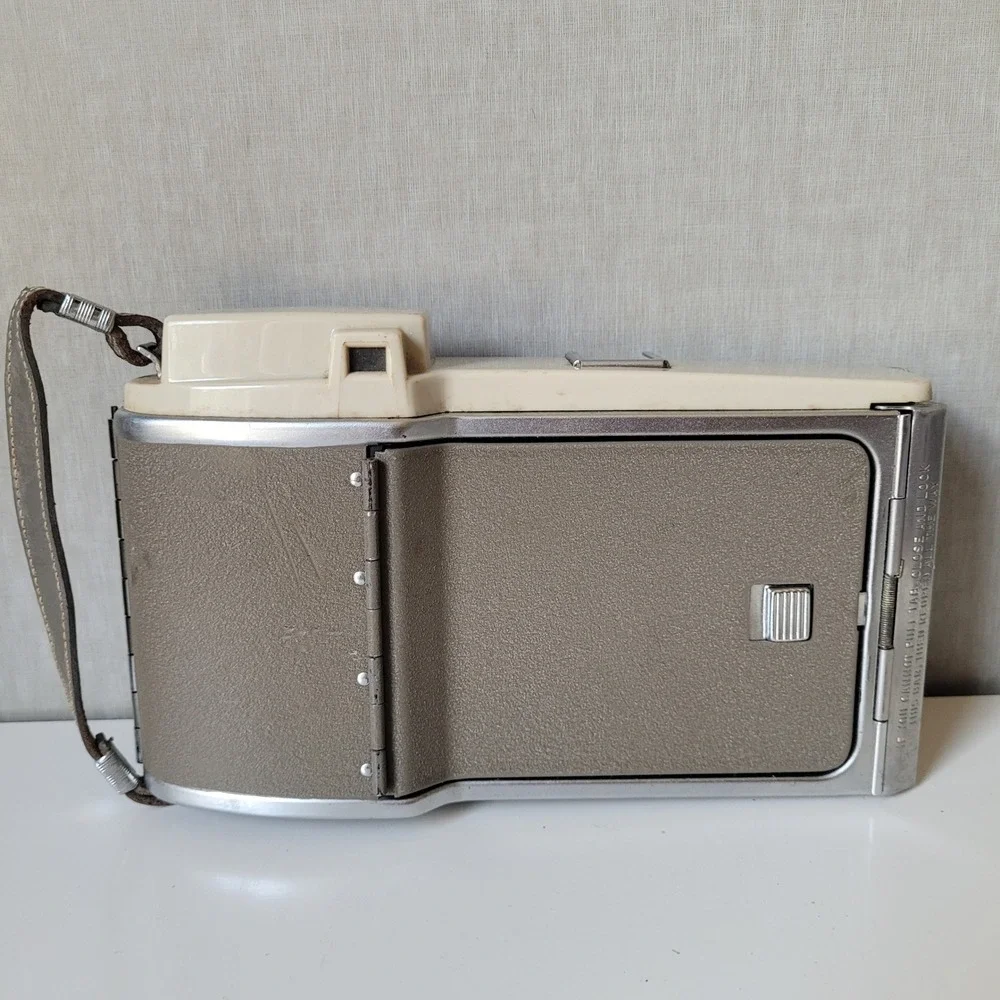 Polaroid Land Camera Model 80A Highlander Tan Vintage Retro Mid-Century UNTESTED